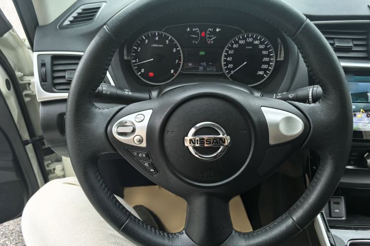 Used Nissan Sylphy 2019 1.6XV CVT Smart Connect Luxury Edition China VI Standard Steering Wheel