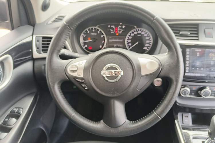 Used Nissan Sylphy 2019 1.6XV CVT Smart Connect Luxury Edition China VI Standard Steering Wheel