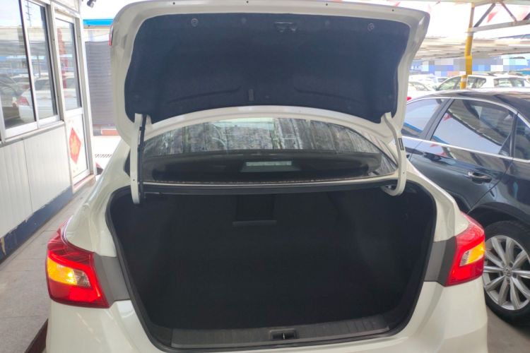 Used Nissan Sylphy 2019 1.6XV CVT Smart Connect Luxury Edition China VI Standard Trunk