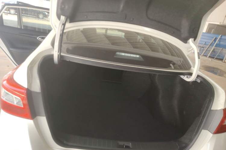 Used Nissan Sylphy 2019 1.6XV CVT Smart Connect Luxury Edition China VI Standard Trunk
