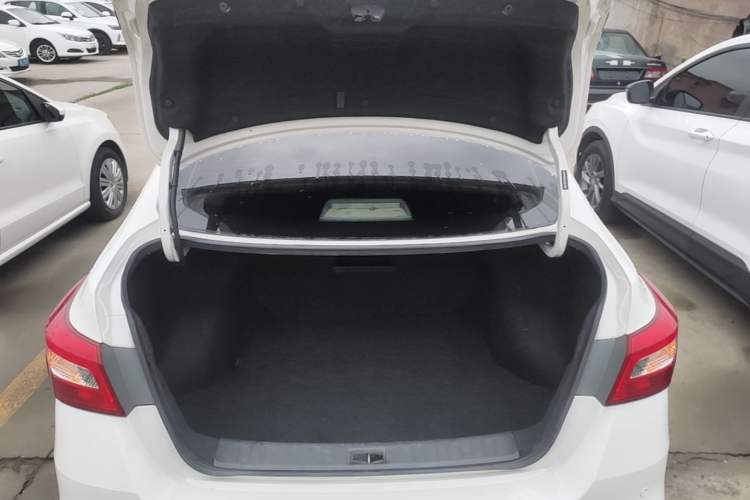 Used Nissan Sylphy 2019 1.6XV CVT Smart Connect Luxury Edition China VI Standard Trunk