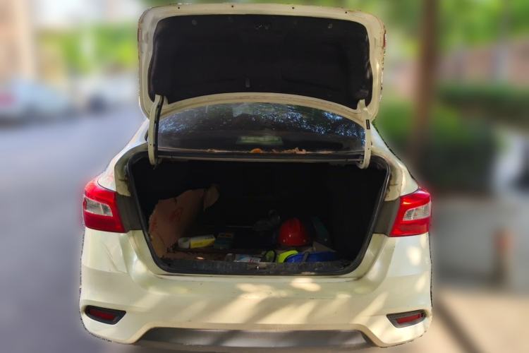 Used Nissan Sylphy 2019 1.6XV CVT Smart Connect Luxury Edition China VI Standard Trunk