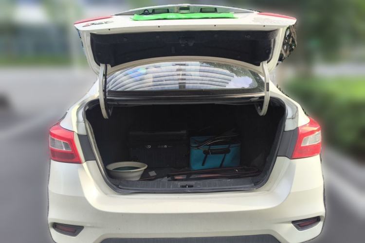 Used Nissan Sylphy 2019 1.6XV CVT Smart Connect Luxury Edition China VI Standard Trunk