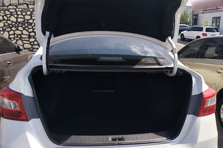 Used Nissan Sylphy 2019 1.6XV CVT Smart Connect Luxury Edition China VI Standard Trunk