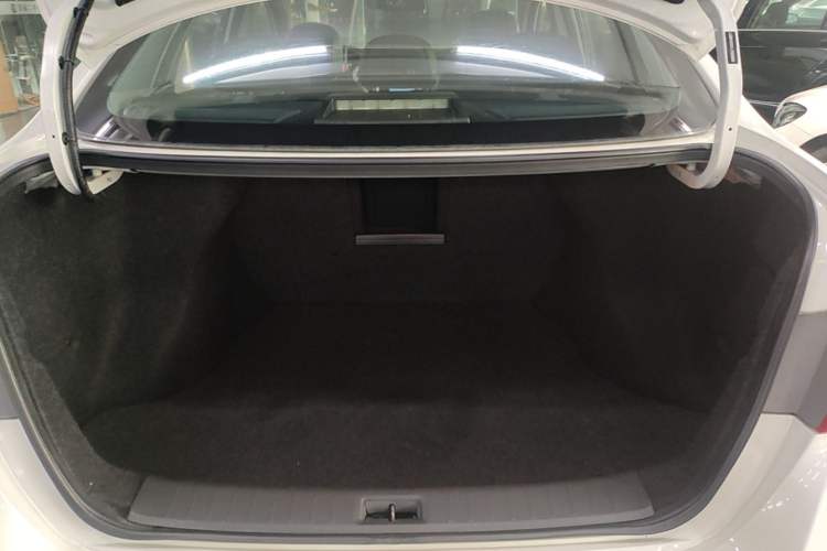 Used Nissan Sylphy 2019 1.6XV CVT Smart Connect Luxury Edition China VI Standard Trunk