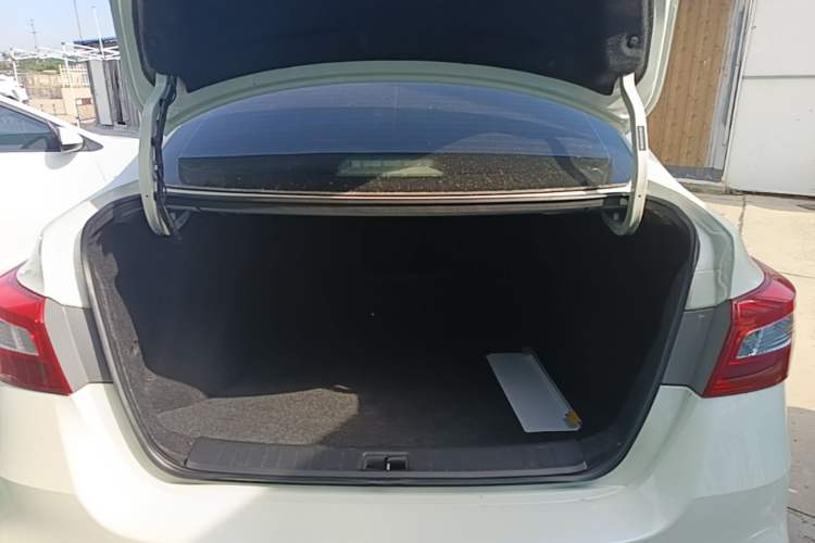 Used Nissan Sylphy 2019 1.6XV CVT Smart Connect Luxury Edition China VI Standard Trunk
