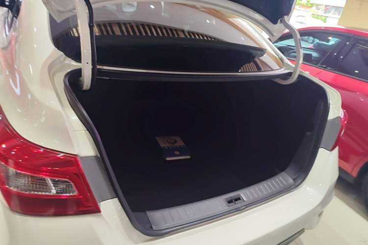 Used Nissan Sylphy 2019 1.6XV CVT Smart Connect Luxury Edition China VI Standard Trunk