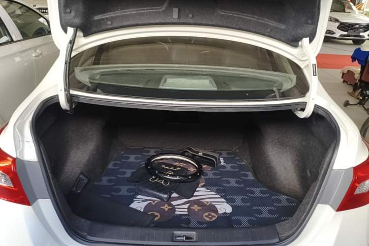 Used Nissan Sylphy 2019 1.6XV CVT Smart Connect Luxury Edition China VI Standard Trunk