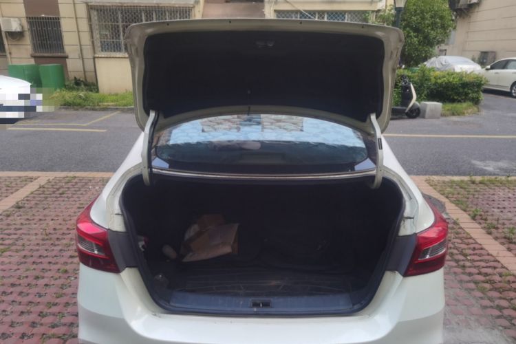 Used Nissan Sylphy 2019 1.6XV CVT Smart Connect Luxury Edition China VI Standard Trunk