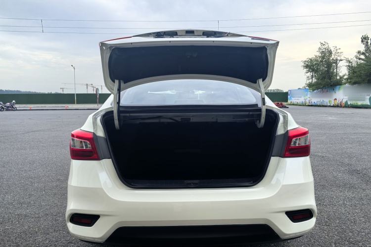 Used Nissan Sylphy 2019 1.6XV CVT Smart Connect Luxury Edition China VI Standard Trunk