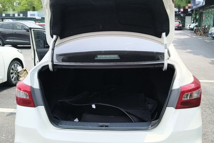 Used Nissan Sylphy 2019 1.6XV CVT Smart Connect Luxury Edition China VI Standard Trunk