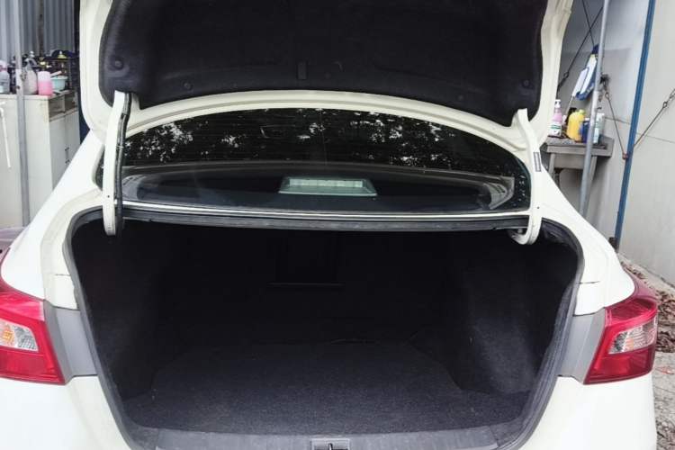 Used Nissan Sylphy 2019 1.6XV CVT Smart Connect Luxury Edition China VI Standard Trunk