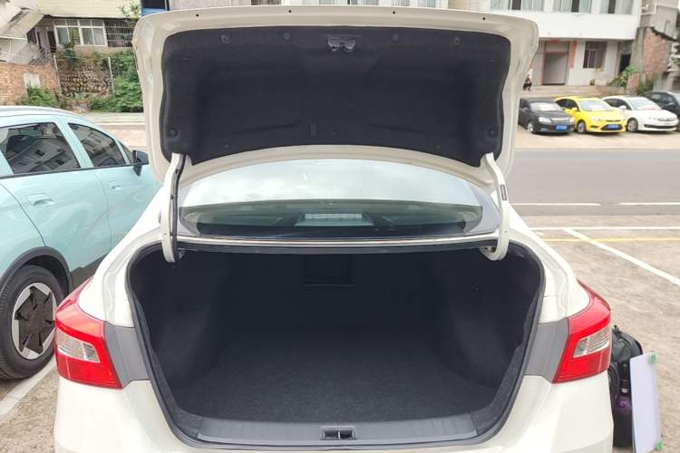 Used Nissan Sylphy 2019 1.6XV CVT Smart Connect Luxury Edition China VI Standard Trunk