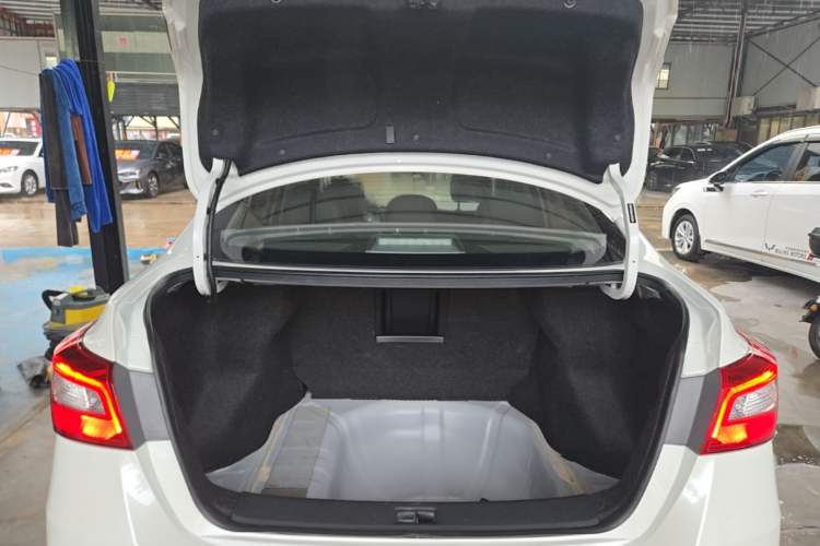 Used Nissan Sylphy 2019 1.6XV CVT Smart Connect Luxury Edition China VI Standard Trunk