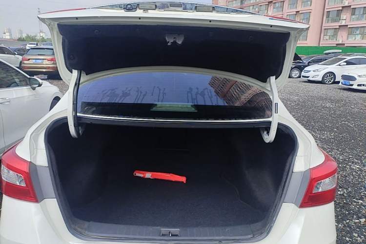 Used Nissan Sylphy 2019 1.6XV CVT Smart Connect Luxury Edition China VI Standard Trunk