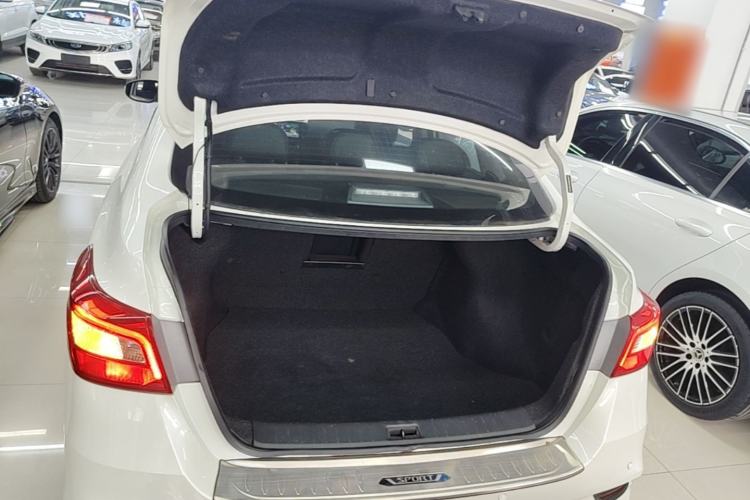 Used Nissan Sylphy 2019 1.6XV CVT Smart Connect Luxury Edition China VI Standard Trunk