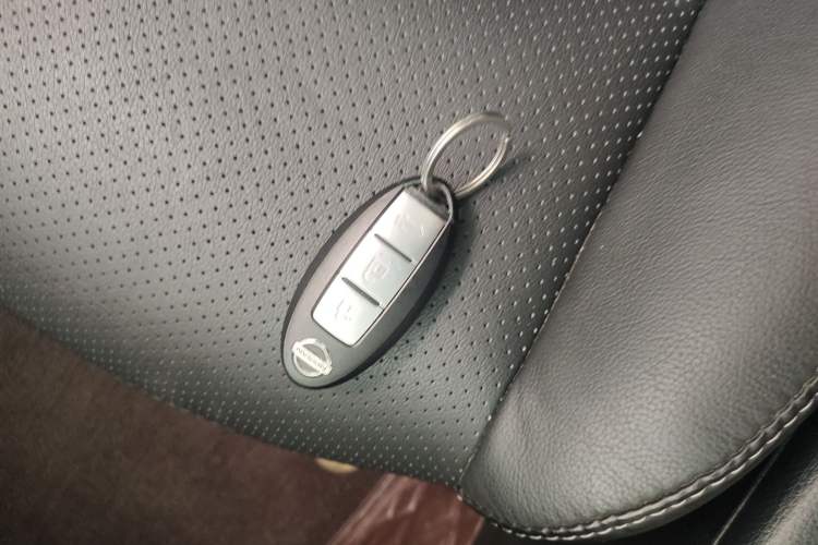 Used Nissan Sylphy 2019 1.6XV CVT Smart Connect Luxury Edition China VI Standard Vehicle Key