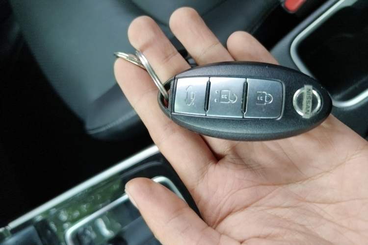 Used Nissan Sylphy 2019 1.6XV CVT Smart Connect Luxury Edition China VI Standard Vehicle Key