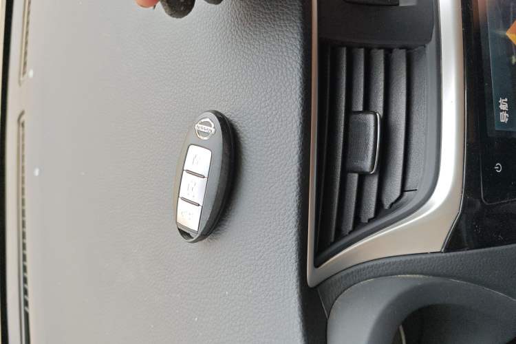 Used Nissan Sylphy 2019 1.6XV CVT Smart Connect Luxury Edition China VI Standard Vehicle Key