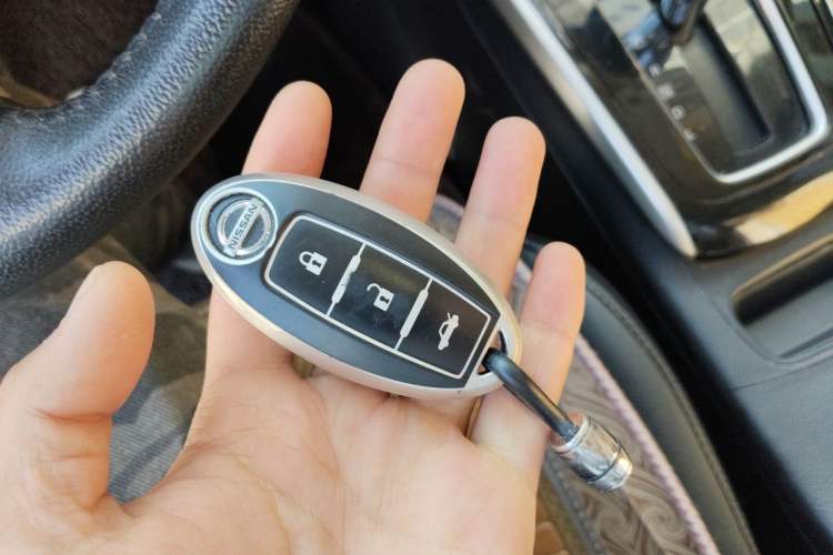 Used Nissan Sylphy 2019 1.6XV CVT Smart Connect Luxury Edition China VI Standard Vehicle Key