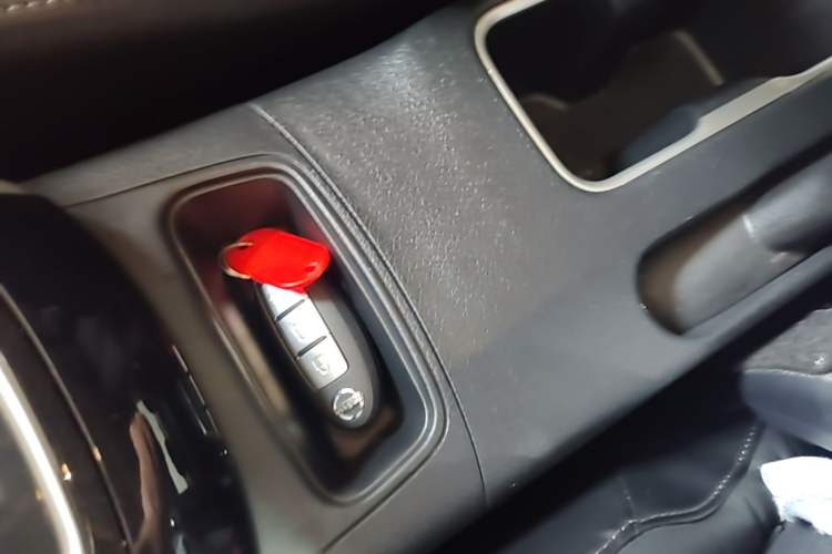 Used Nissan Sylphy 2019 1.6XV CVT Smart Connect Luxury Edition China VI Standard Vehicle Key