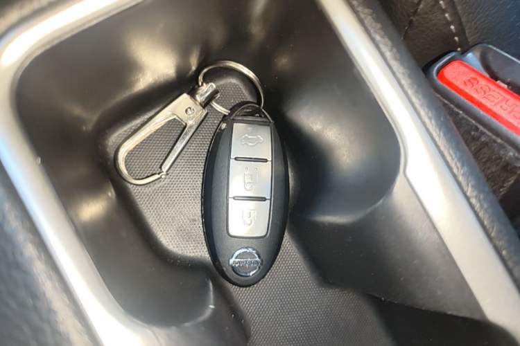 Used Nissan Sylphy 2019 1.6XV CVT Smart Connect Luxury Edition China VI Standard Vehicle Key
