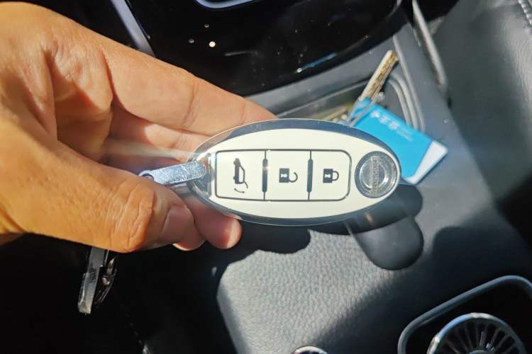Used Nissan Sylphy 2019 1.6XV CVT Smart Connect Luxury Edition China V Standard Vehicle Key