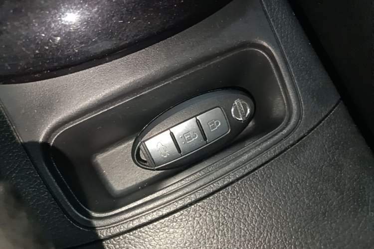 Used Nissan Sylphy 2019 1.6XV CVT Smart Connect Luxury Edition China VI Standard Vehicle Key