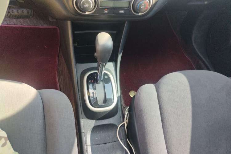 Used Nissan Sylphy 2019 Classic 1.6XE+ CVT SmartConnect Leading Edition Gear Lever