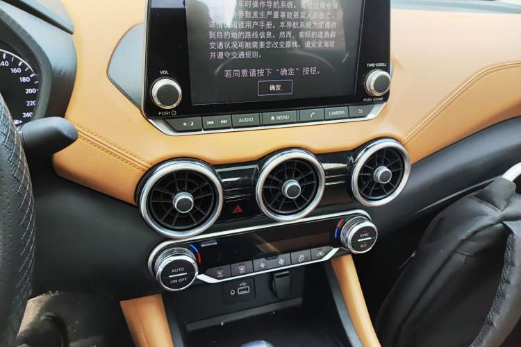 Used Nissan Sylphy 2020 1.6L TOP CVT Luxury Edition Audio And AC Panel
