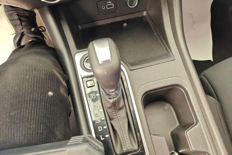 Used Nissan Sylphy 2020 1.6L XE CVT Comfort Edition Gear Lever