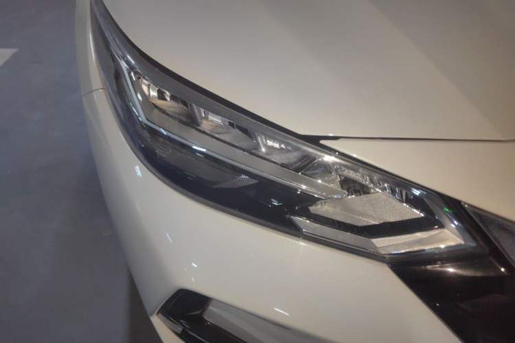 Used Nissan Sylphy 2020 1.6L XL CVT Enjoyment Edition Right Front Headlight