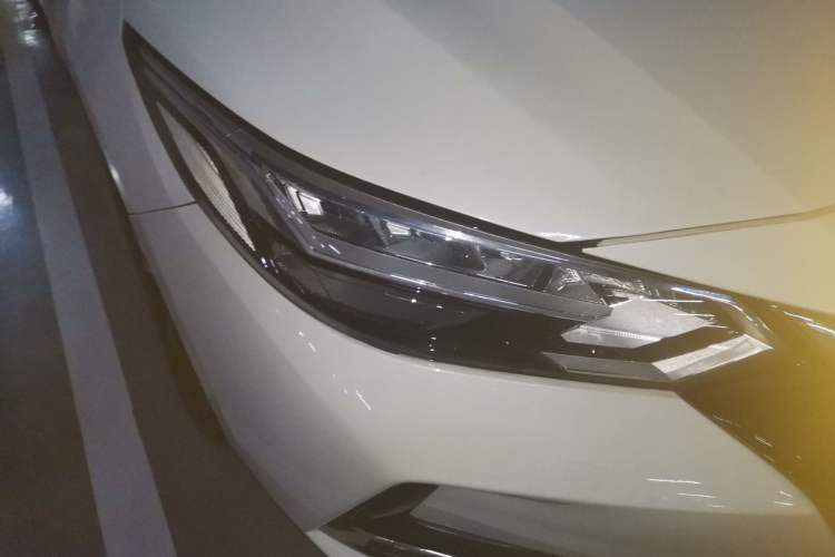Used Nissan Sylphy 2020 1.6L XL CVT Enjoyment Edition Right Front Headlight