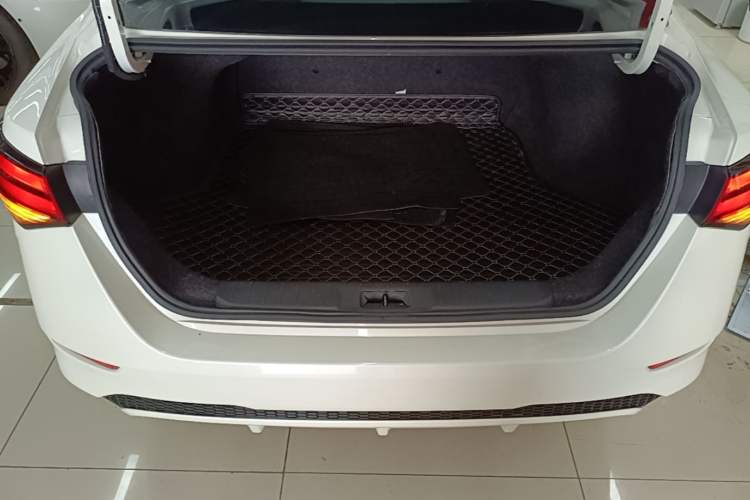 Used Nissan Sylphy 2020 Revised Version 1.6L XL CVT Smart Enjoyment Edition Trunk