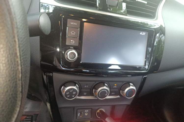 Used Nissan Sylphy 2021 Classic 1.6XL Manual Luxury Edition Audio And AC Panel
