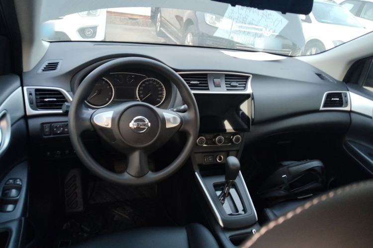 Used Nissan Sylphy 2021 Classic 1.6XE CVT Exclusive Edition Center Console