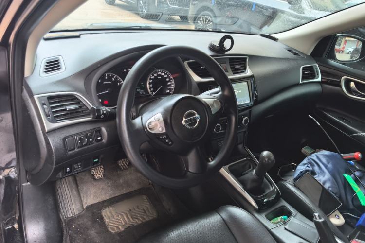 Used Nissan Sylphy 2021 Classic 1.6XL Manual Luxury Edition Center Console