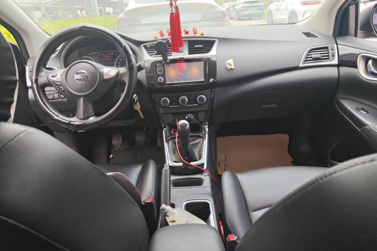 Used Nissan Sylphy 2021 Classic 1.6XL Manual Luxury Edition Center Console