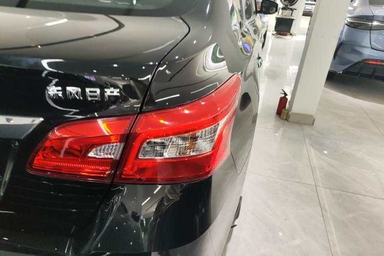 Used Nissan Sylphy 2021 Classic 1.6XL CVT Luxury Edition Exterior 3