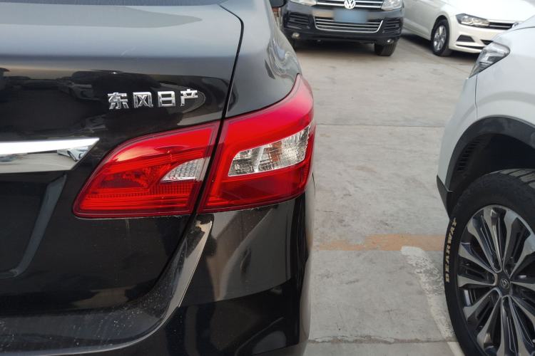 Used Nissan Sylphy 2021 Classic 1.6XE CVT Exclusive Edition Exterior 3