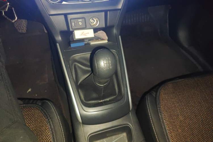 Used Nissan Sylphy 2021 Classic 1.6XE Manual Comfort Edition Gear Lever
