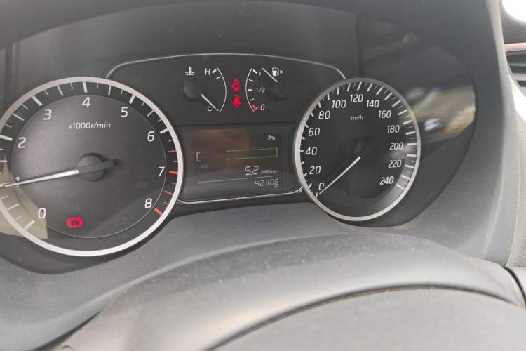 Used Nissan Sylphy 2021 Classic 1.6XL Manual Luxury Edition Odometer Close Up