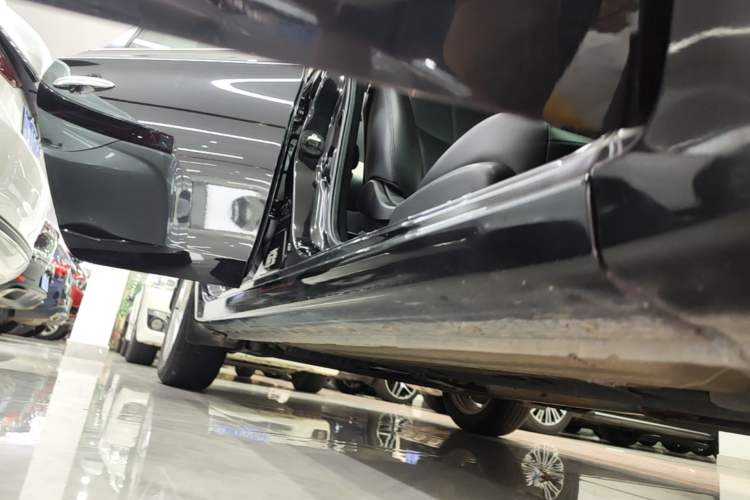 Used Nissan Sylphy 2021 Classic 1.6XL CVT Luxury Edition Right Side Sill