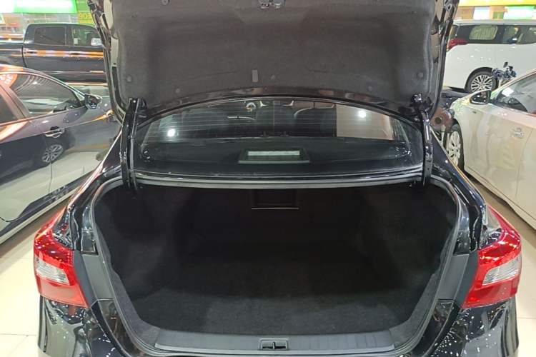 Used Nissan Sylphy 2021 Classic 1.6XL CVT Luxury Edition Trunk