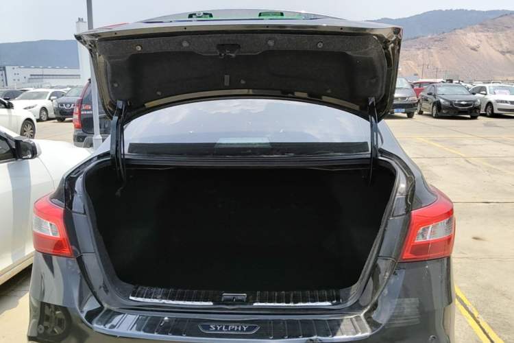 Used Nissan Sylphy 2021 Classic 1.6XE CVT Comfort Edition Trunk