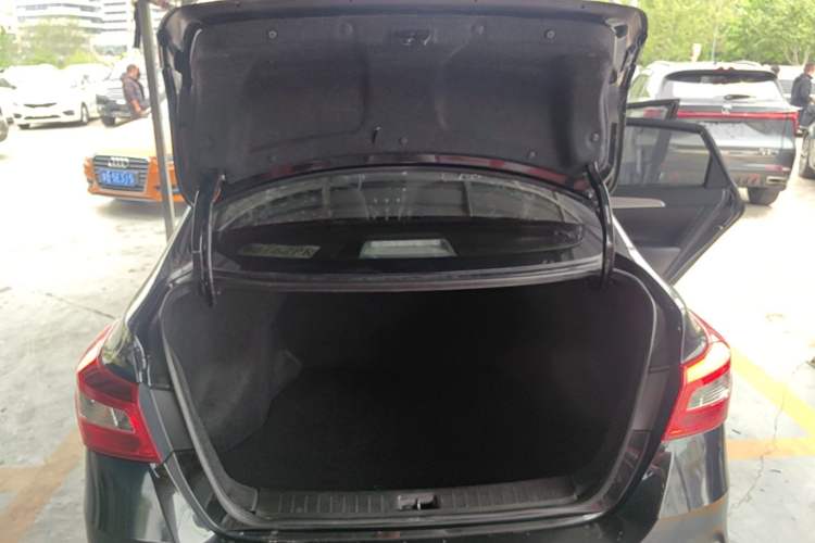 Used Nissan Sylphy 2021 Classic 1.6XE CVT Comfort Edition Trunk