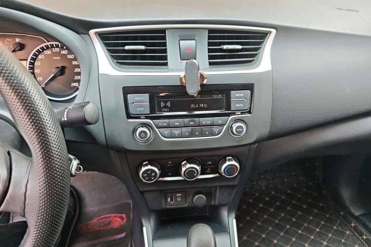 Used Nissan Sylphy 2021 Classic 1.6XE CVT Comfort Edition Audio And AC Panel