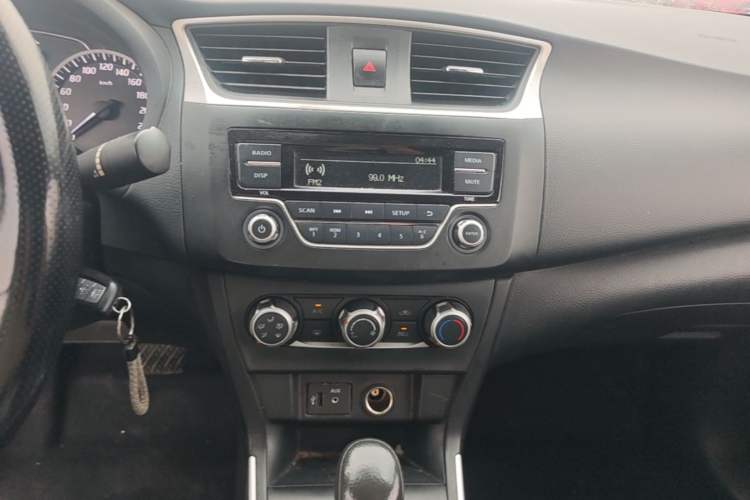Used Nissan Sylphy 2021 Classic 1.6XE CVT Comfort Edition Audio And AC Panel