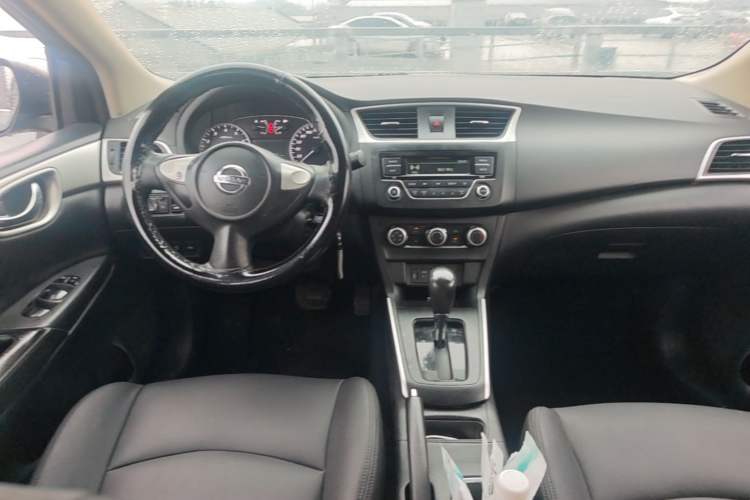 Used Nissan Sylphy 2021 Classic 1.6XE CVT Comfort Edition Center Console