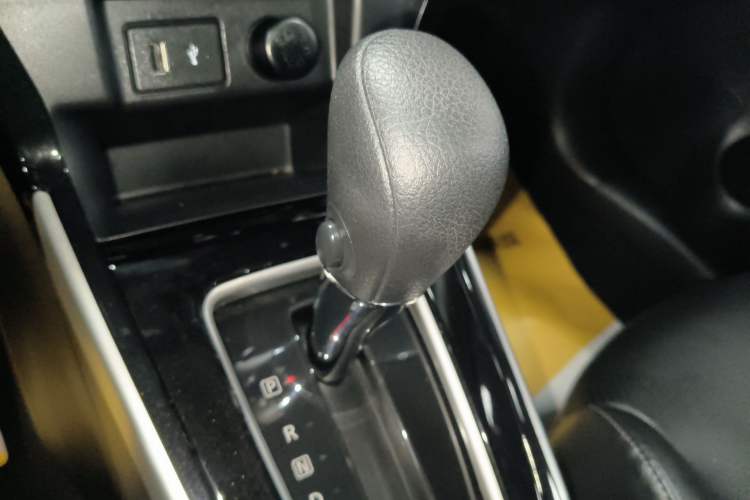 Used Nissan Sylphy 2021 Classic 1.6XL CVT Luxury Edition Gear Lever